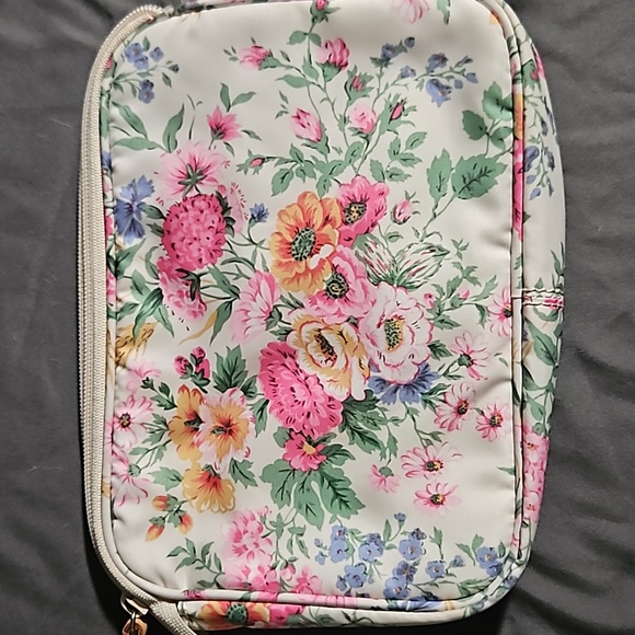 Ralph Lauren make up bag 6inch by 8in floral print - Picture 3 of 6